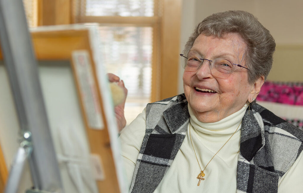 Pauline Daninger drawing on a canvas.